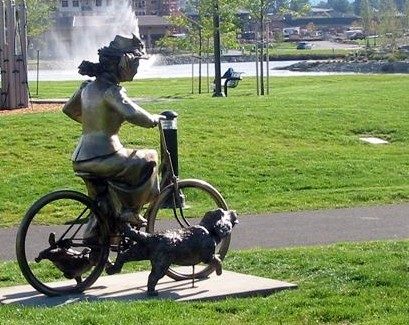 Photo: Statue of early 20th century bicyclist. 